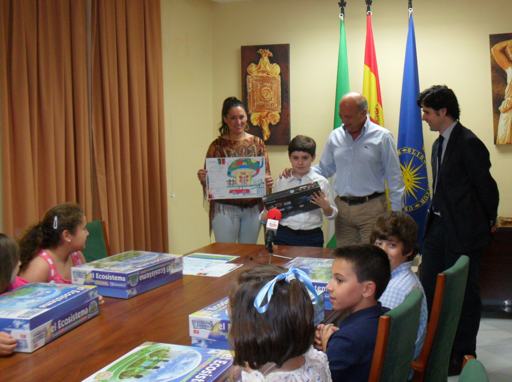 Los niños de Écija muestran con sus dibujos que el futuro del agua pasa por un uso inteligente de este recurso