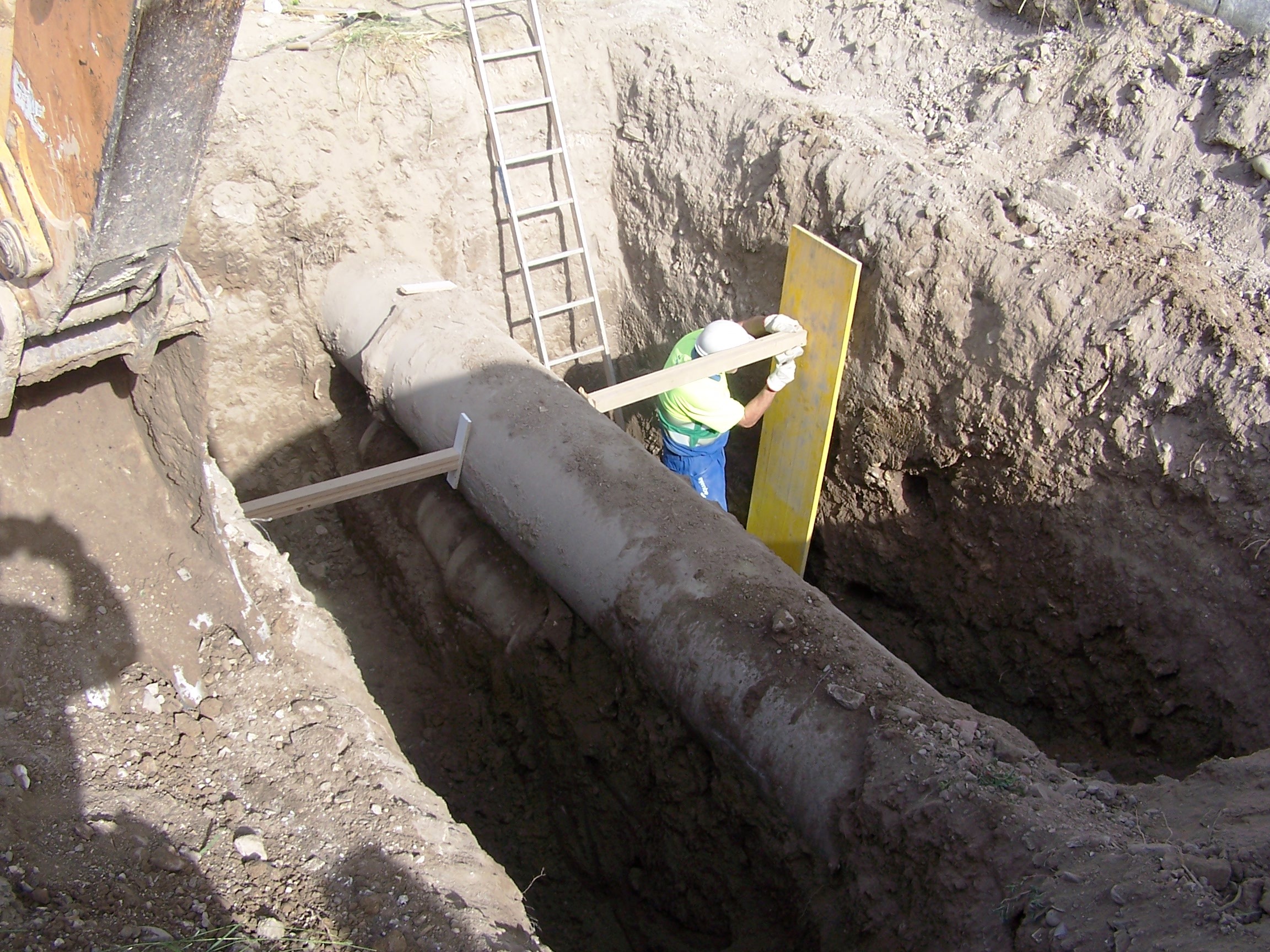 Zanja abierta para obra aqua campiña